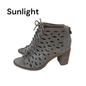 Gianni Bini Women 7.5M Block Heel Booties Taupe Leather Peep Toe Lace Up Cut Out
